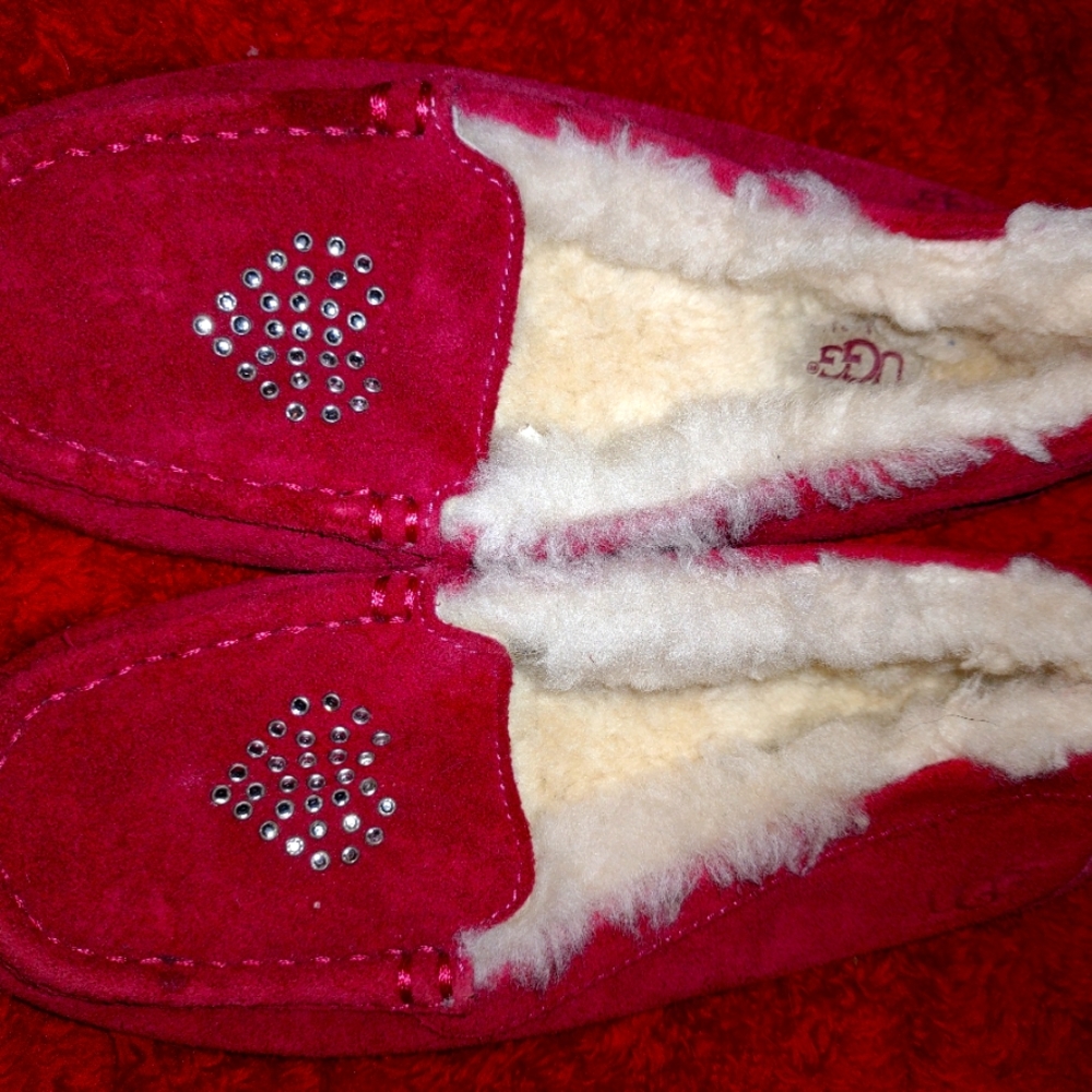 Red hearts ugg slippers